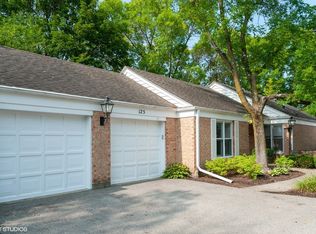 125 Rivershire Ln, Lincolnshire, IL 60069