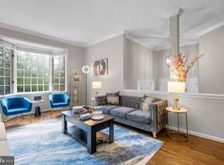 10241 Aspen Willow Dr, Fairfax, VA 22032