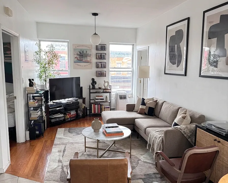 441 Hart St #2