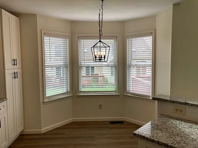 327-327 Oxford Pl — Photo 9