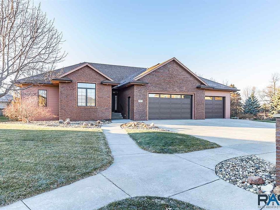 1st image of 905 E Quail Run Cir
