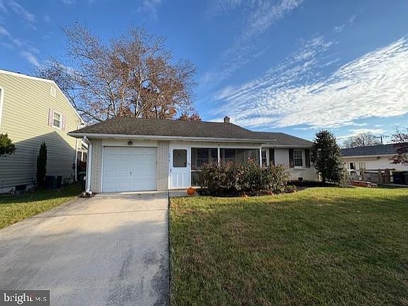 2nd image of 2615 Longfellow Dr