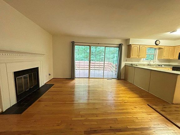 4th image of 4411 Summerset Dr