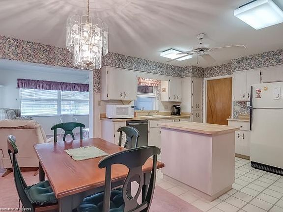 5th image of 3215 Country Lake Dr