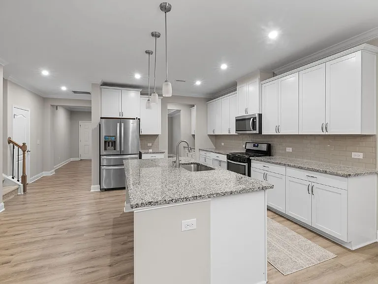 1021 Talbot Pl — Photo 4
