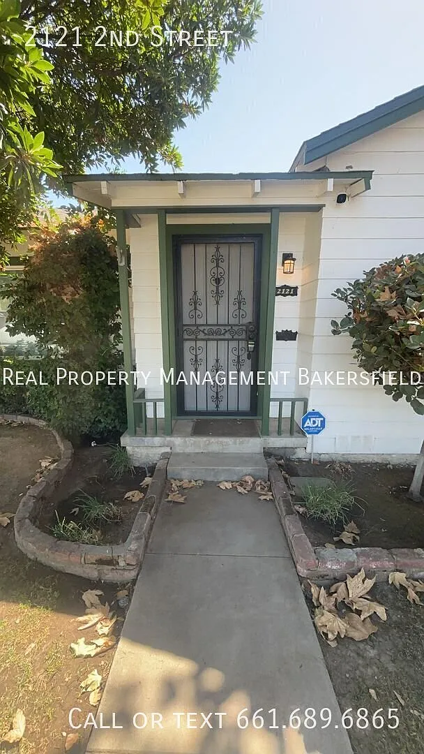 2121 2nd St. - Zero Deposit, Ask us how! — Photo 2