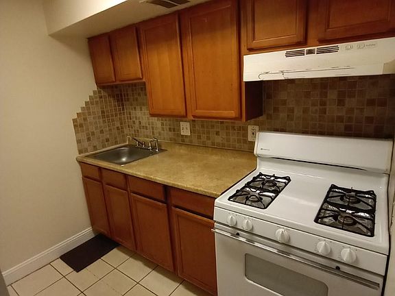 4th image of 329 E Upsal St #D3