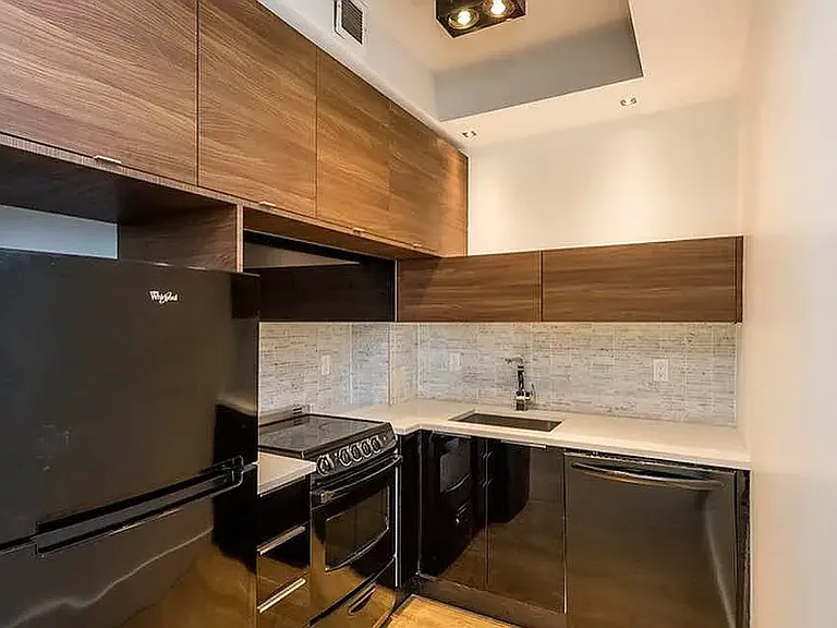 74 Maujer St #2F — Photo 2