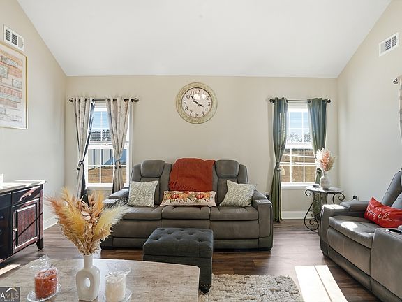 4th image of 806 Centipede Ct