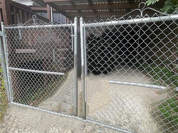3rd image of 239 Sharpe Ave