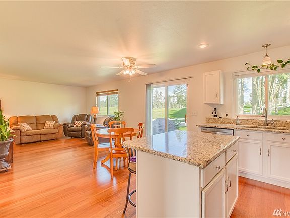 4th image of 4723 215th St E