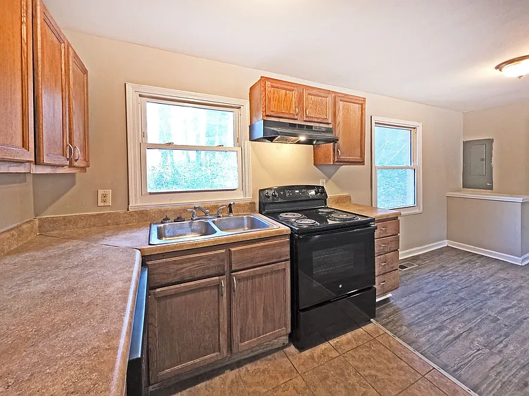 2332 Baywood Dr SE — Photo 16