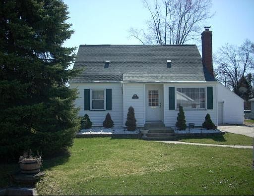1st image of 305 E 14th St