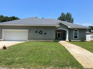 305 Tarpon Rd, Mary Esther, FL 32569