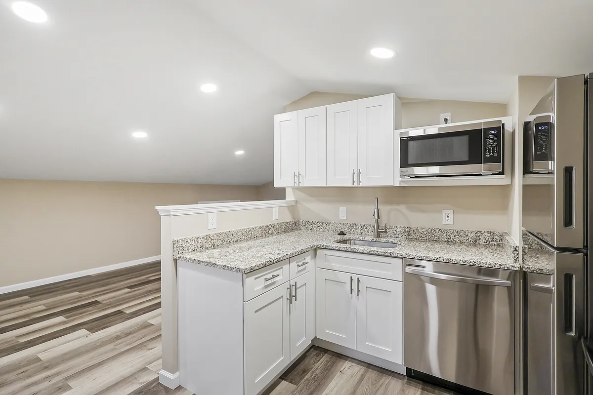 Building Photo - 26324 Harper Ave #6