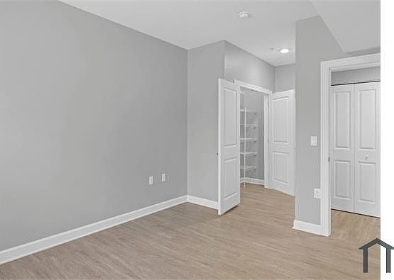 4th image of 2977 Cleveland Ave