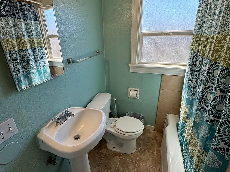 220 El Camino Ave — Photo 9
