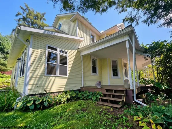 604 W High St, Terra Alta, WV 26764