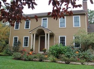 16 Longmeadow Rd, Uxbridge, MA 01569