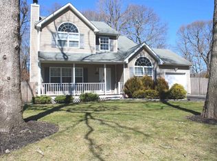 59 W Denis Ln, Coram, NY 11727