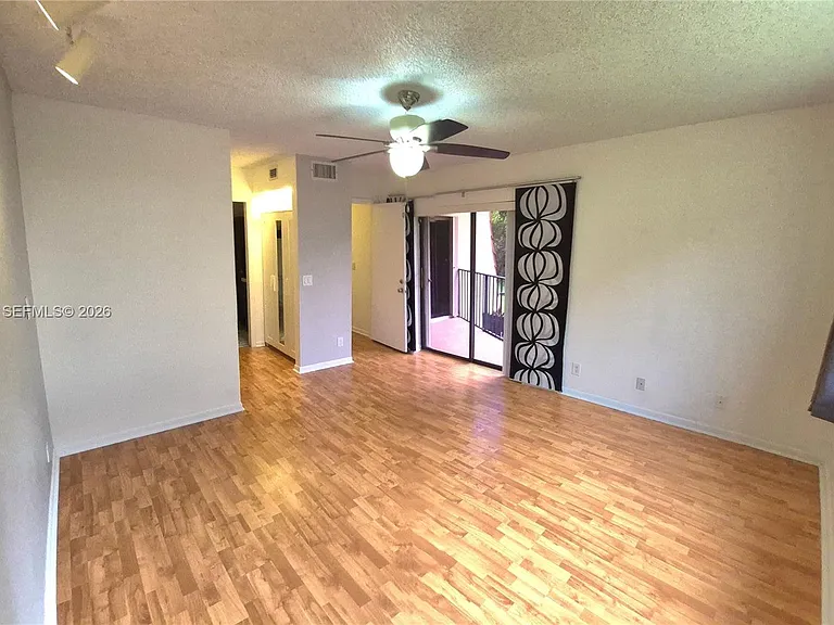 23106 Oxford Pl #D — Photo 18