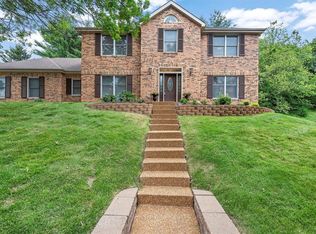2462 Powders Mill Dr, Chesterfield, MO 63005