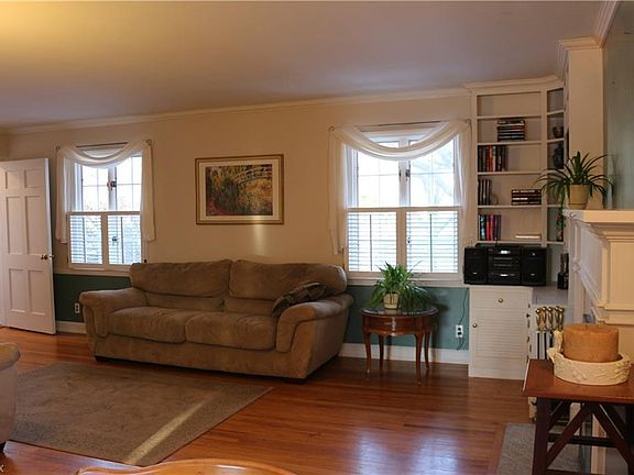 5th image of 54 Kenilworth Dr