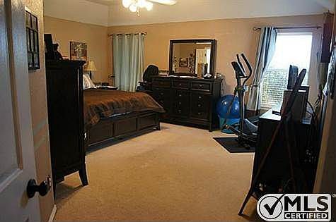 5th image of 901 White Clover Ct