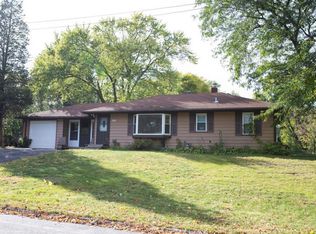 2001 Adolphus St N, Maplewood, MN 55117