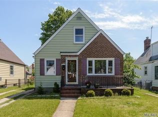 7931 260th St, Glen Oaks, NY 11004