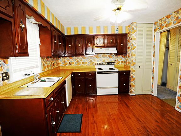 3rd image of 3304 Big Bend Ct