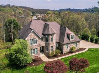 116 Woodhaven Dr, Jeannette, PA