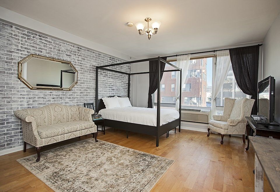 1st image of 1311 Jackson Ave APT 4C