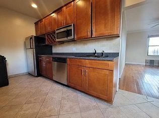 21-77 37th St #5, Astoria, NY 11105