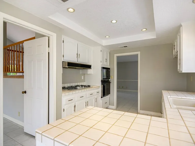 24241 Tama Ln — Photo 15