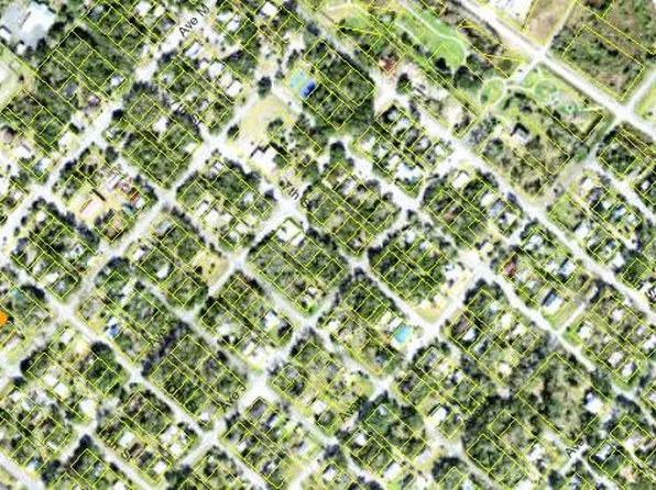 235 11th St, Apalachicola, FL 32320