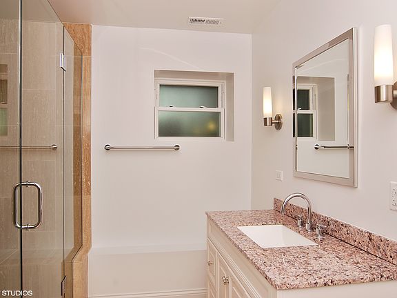 4th image of 839 Lyman Ave