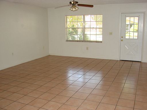3rd image of 815 35th St W