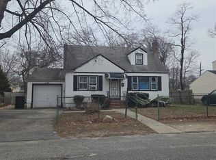 67 N 16th St, Wheatley Heights, NY
