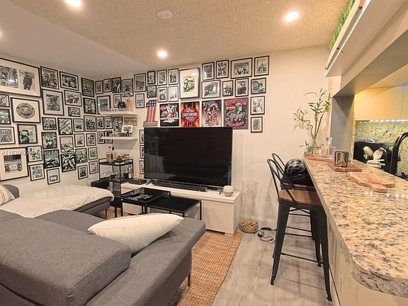 3rd image of 16652 Hemingway Dr