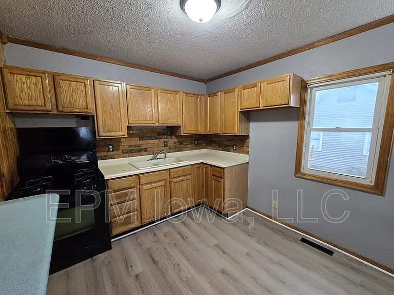 301 Rath St — Photo 6