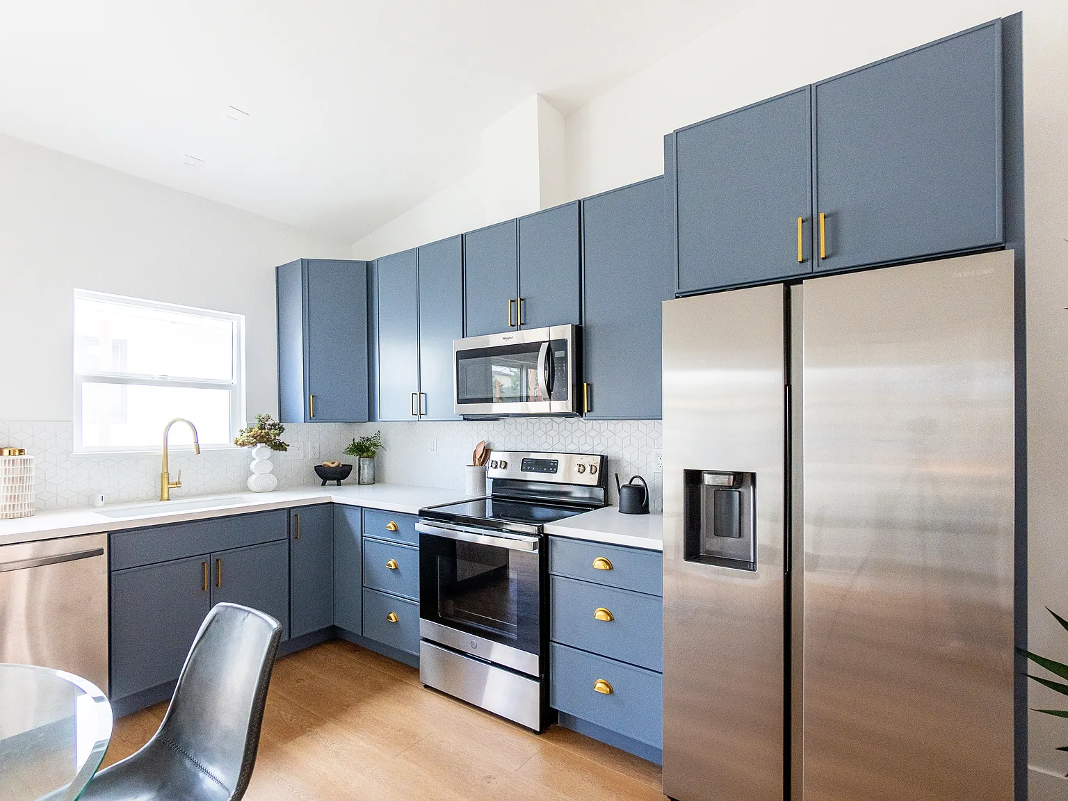 2 bed, 800 sqft, $3,500 — Photo 3