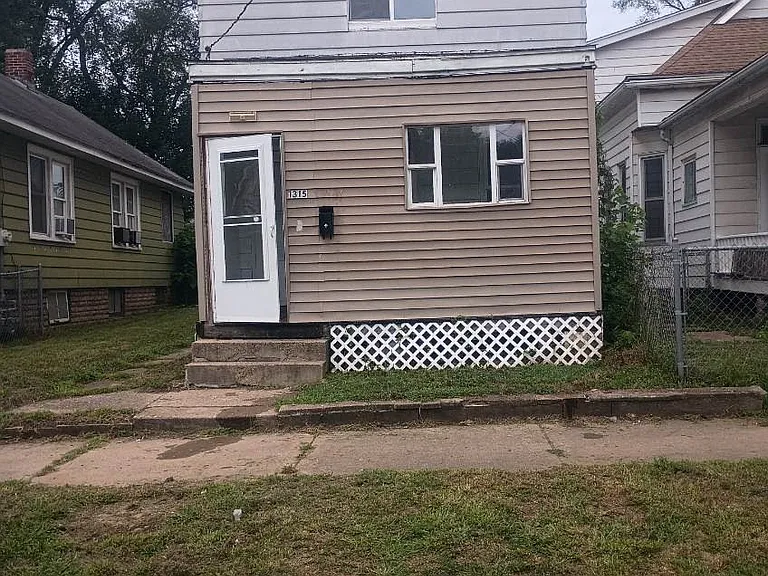 1315 S Arago St — Photo 2
