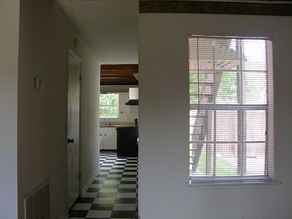 2nd image of 222 Ryder Dr #B