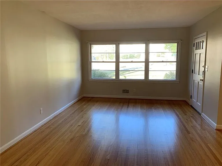 1203 Biltmore Dr — Photo 6