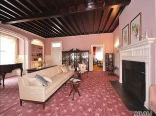 19 Squirrel Dr, East Rockaway, NY 11518