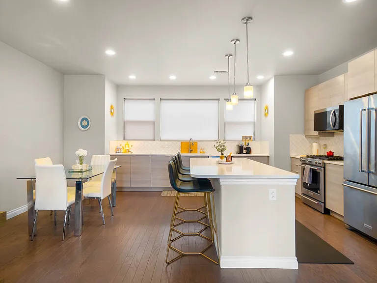 2051 N Downing St #2 — Photo 10