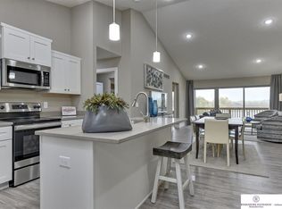 17086 Nicholas St, Omaha, NE 68118