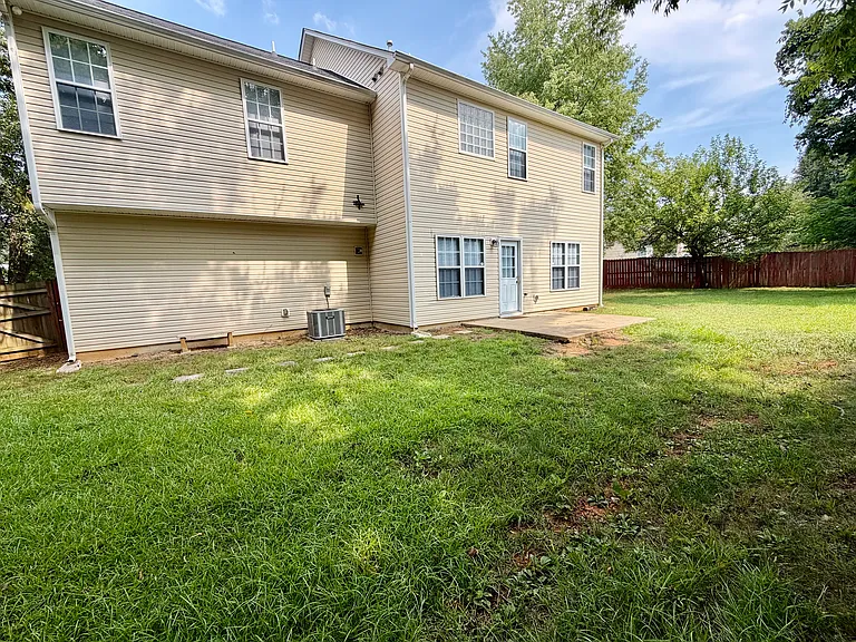 3935 Blairwood St — Photo 23