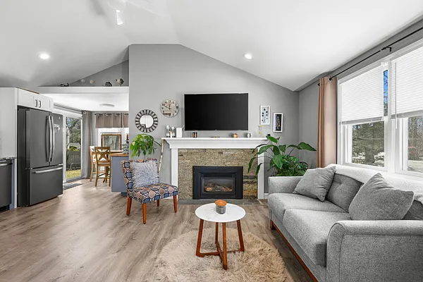 16 Hazelwood Rd — Photo 4